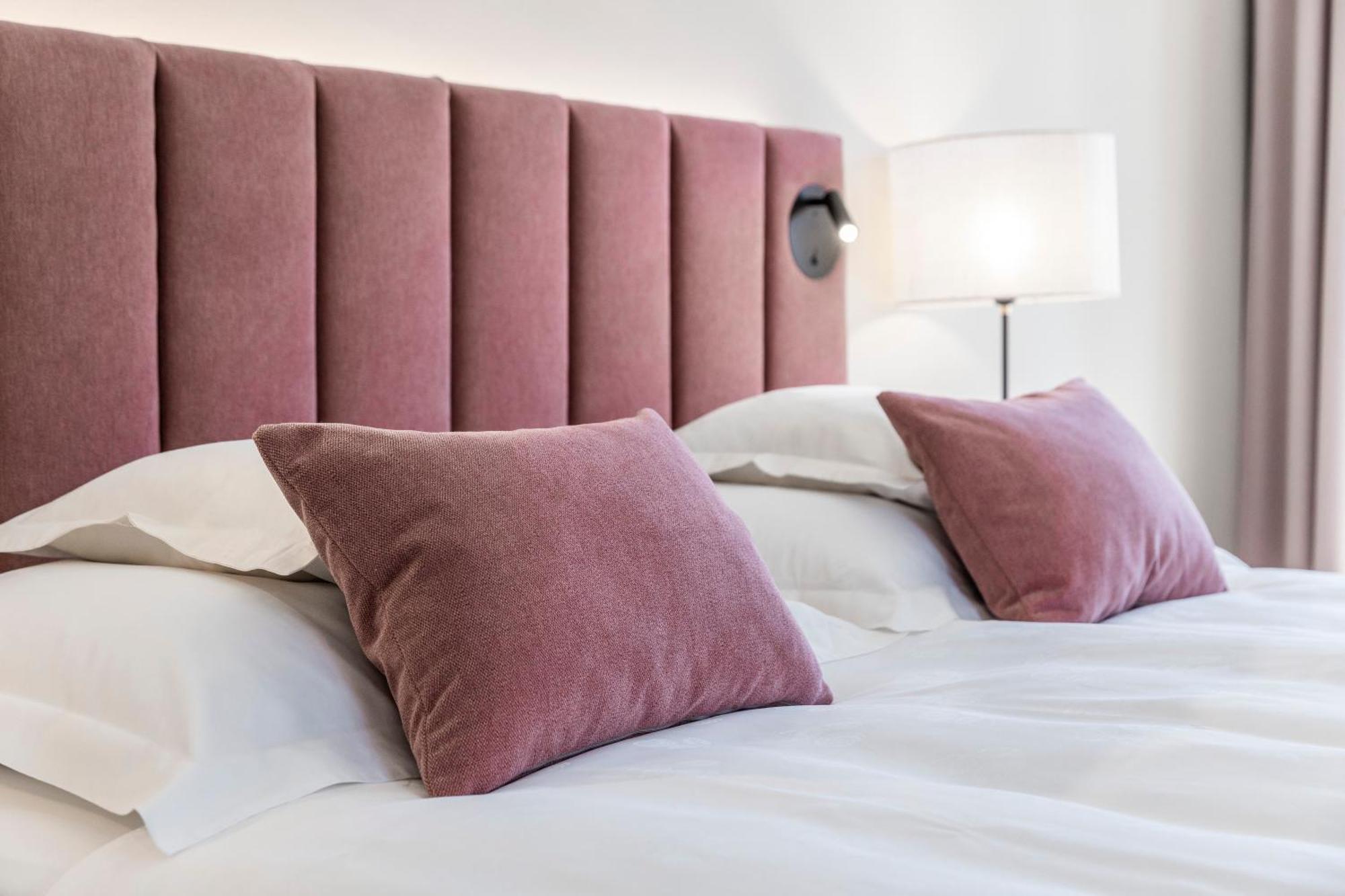 Hotel Pienzenau Am Schlosspark Merano Room photo