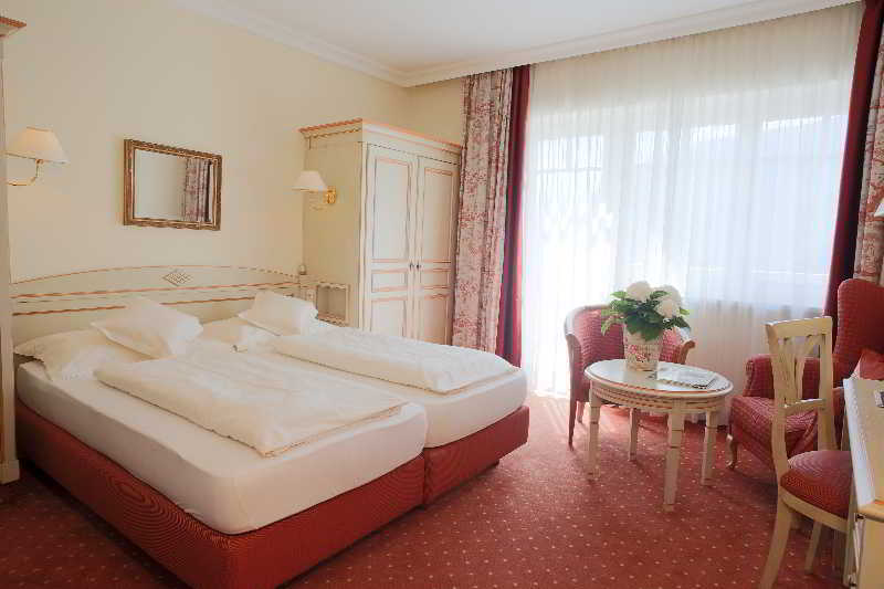 Hotel Pienzenau Am Schlosspark Merano Exterior photo