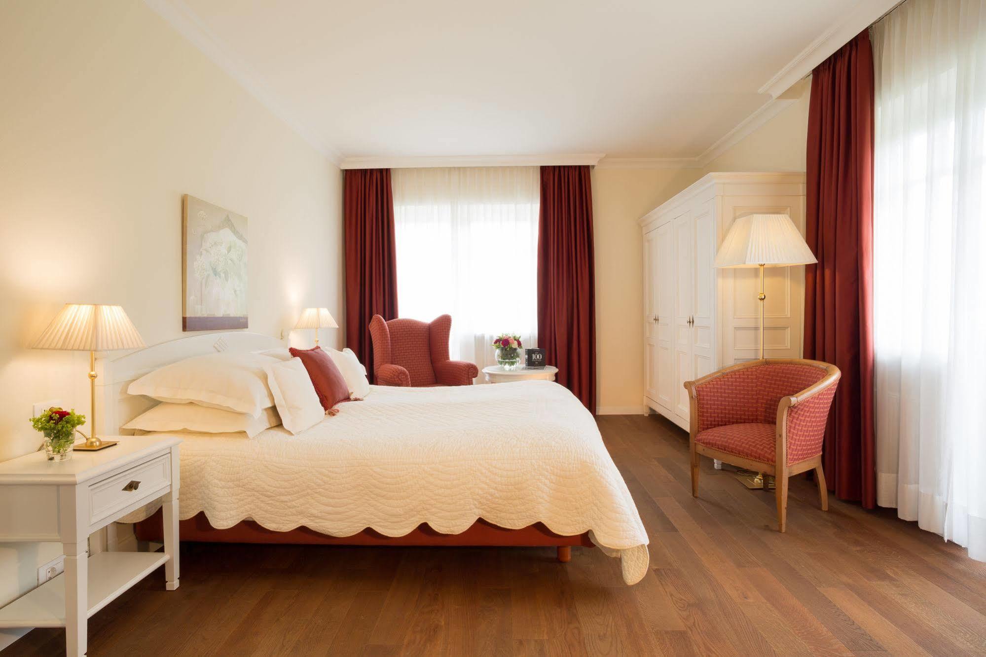 Hotel Pienzenau Am Schlosspark Merano Exterior photo